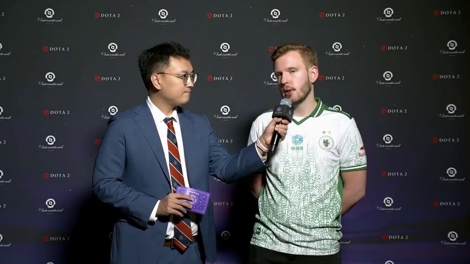 【TI 2025】Cr1t赛后采访：如何看待比赛中的嘲讽？我们队里有两个长不大的小伙子，别人嘲讽回来