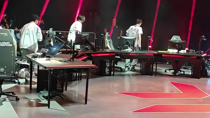 第一局没能拿下，再继续加油吧。
#无畏契约巴黎全球冠军赛 #太讷了 #EDG无畏契约 #ZmjjKK