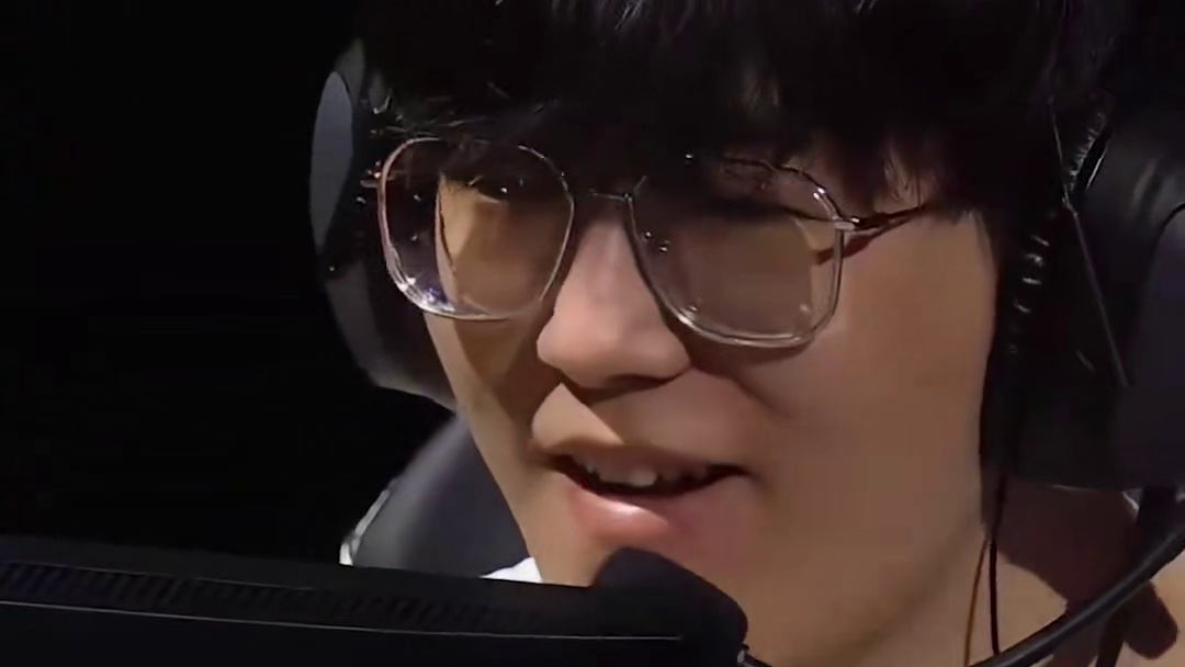 Smoggy开局发力
手感火热以一敌三
#EDG首战对阵NRG  #无畏契约巴黎全球冠军赛