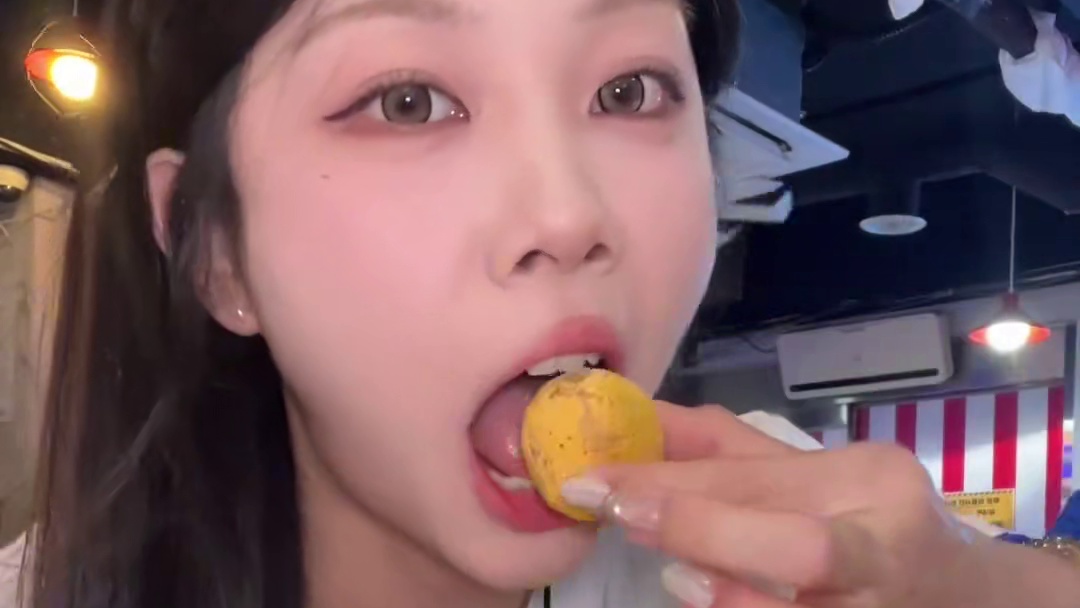 韩国炸鸡配炸酱面！体验一把韩剧女主的快乐！ #美食 #深夜偷吃 #韩国炸鸡 #韩国