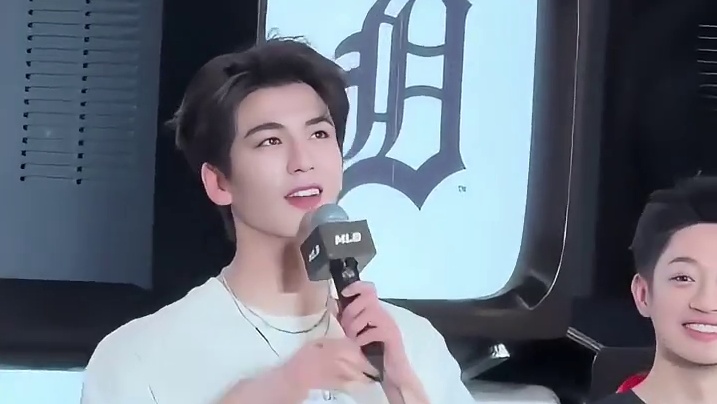 张凌赫好权威的一张脸，怎么帅成这样