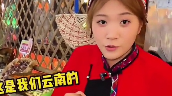 终于吃到了菌子火锅！！店员 -真的会见小人的哦……