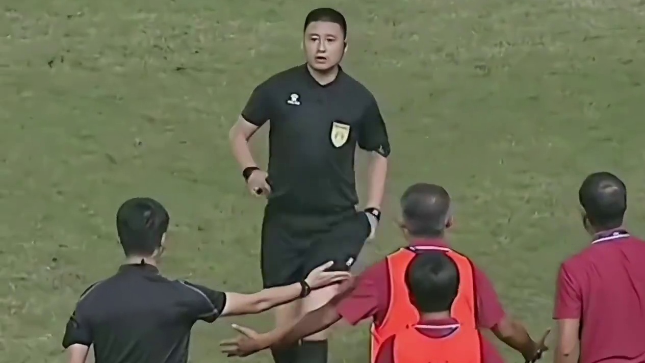 “零帧起手 怎么躲?”#足坛高能场面