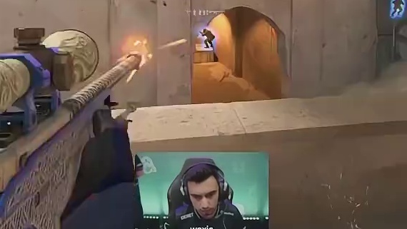 气晕了？左手狙神公报私仇痛击队友~ #ququ #cs2 #裂变天地s2