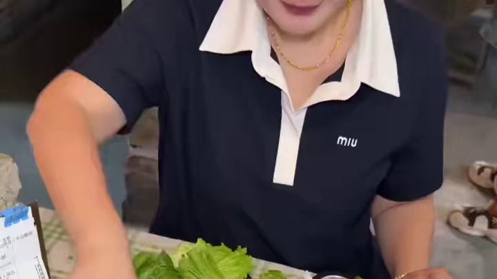 58.8吃鲜切肉 足足5盘肉 自助的调料 生菜也包含在内#热辣江西#烂棚子 #鲜切烤肉 #南昌美食 