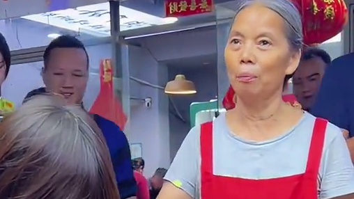 长沙美女轻松拿走5箱螺蛳粉~#螺蛳粉