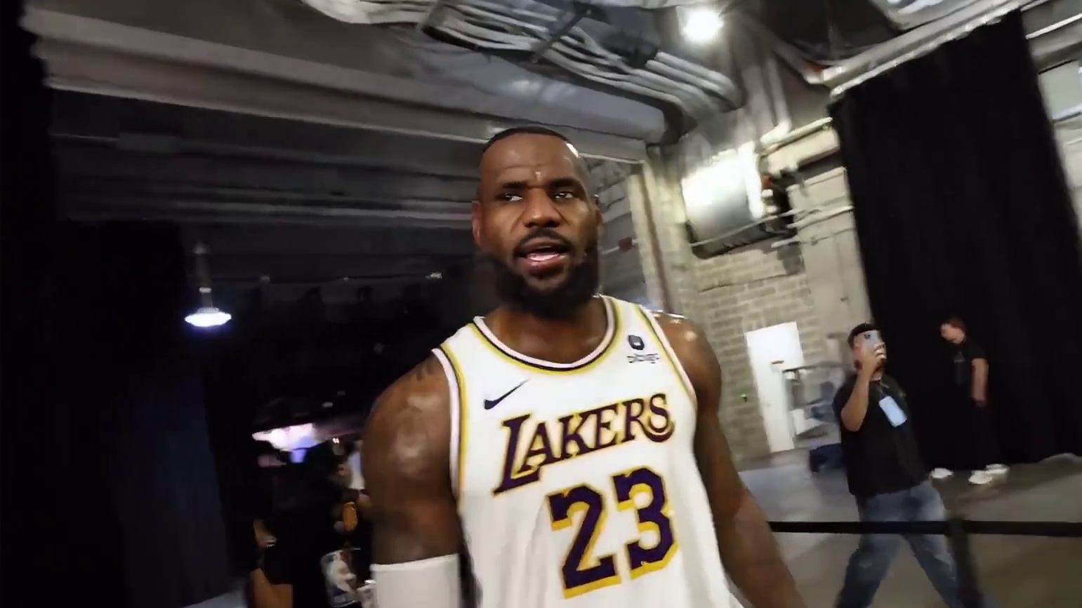 莫兰特公开招募詹姆斯加盟灰熊