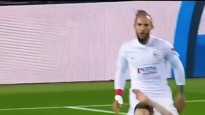 如何防梅西任意球 呢，有人有办法吗