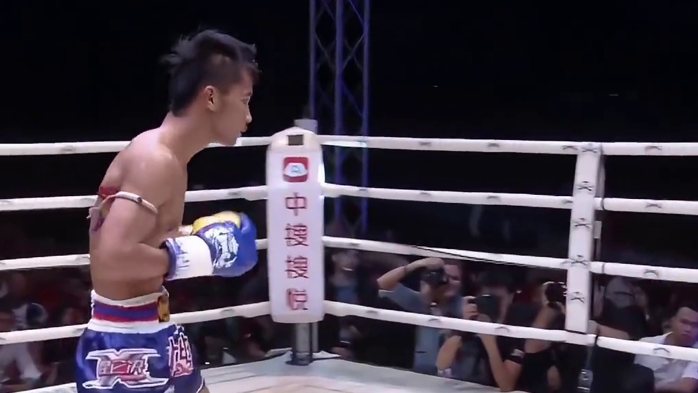 恐怖小胖位宁辉重拳打脸，暴虐KO播求亲侄子，无奈的播求愤然离场