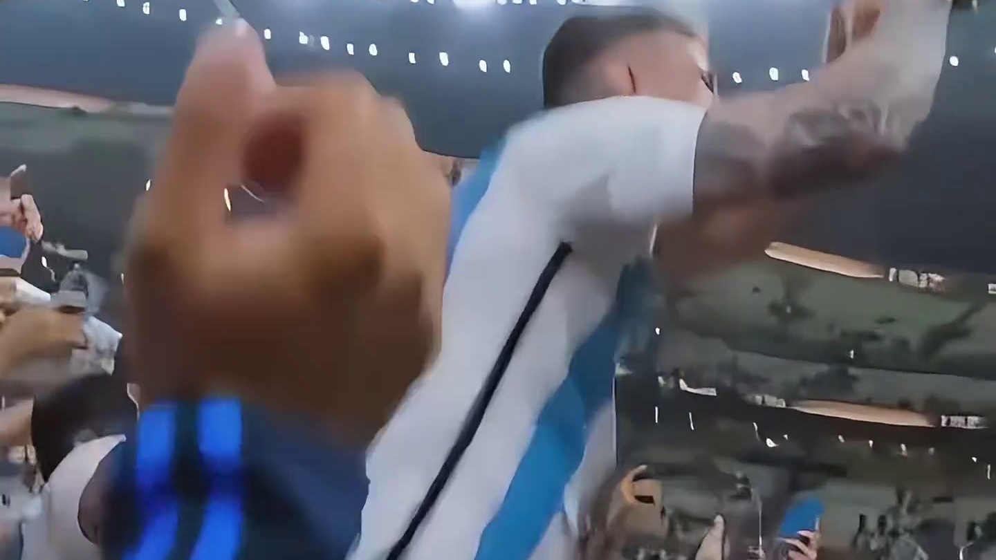 梅西捧的大力神杯竟然是假的？