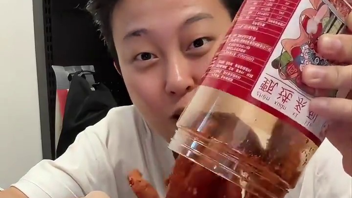 云南特色爆辣佤味鸡爪，我劝各位爱吃辣的都别尝试爆辣，真不是一般辣。但是，它只辣嘴，不辣其他地方哦！#