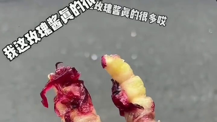 在上海街头吃到了云南的美食烤乳扇