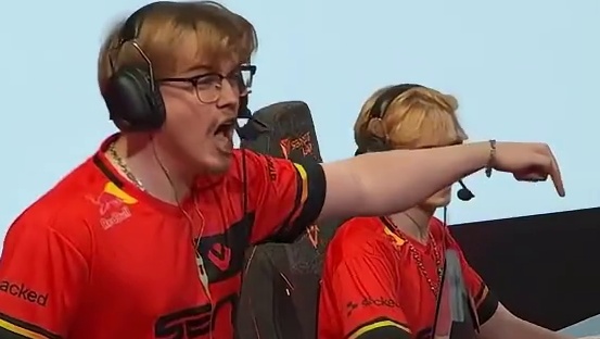 他们也会【从夯到拉】？
选手互动动作评级
#无畏契约巴黎全球冠军赛