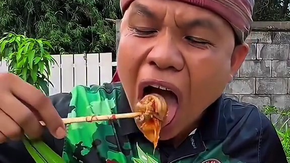 新鲜的大蜗牛肉质好紧实 #美食 #户外美食 #泰国美食 #内容启发搜索