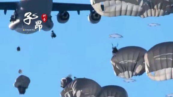 为啥伞兵跳前总摸舱门？差这一下可能会出大事！ #跳伞 #伞兵