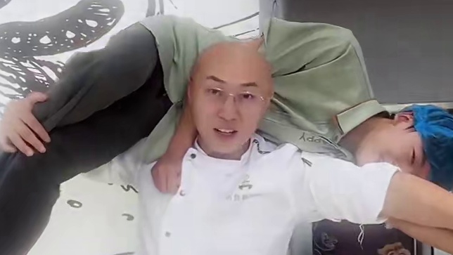 睡美人挑战来咯 没想到这是条直播预热吧 国庆中秋来济南玩的朋友 可别错过#睡美人挑战 #披萨 #济南