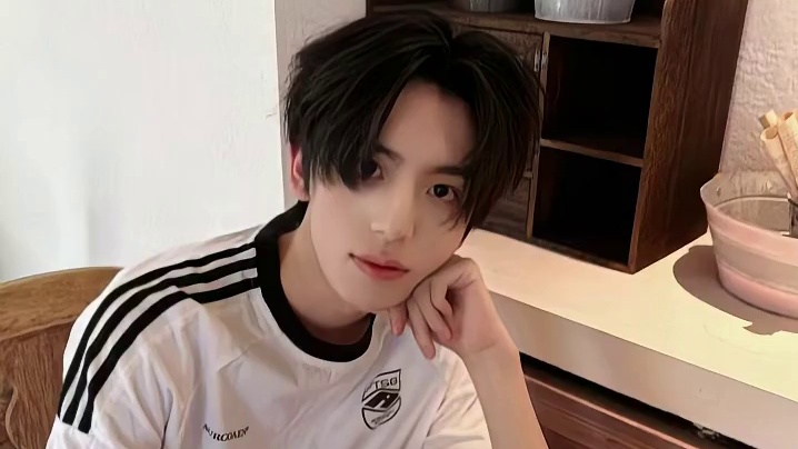 PEL有自己的张凌赫塑~ #2025PEL夏季赛总决赛 #2025PEL夏季赛 #2025PEL #