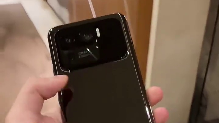 小米对标苹果，我的摸鱼搭子又加一，怎么还偷偷换头像了#小米 #小米17 #雷军 #iphone