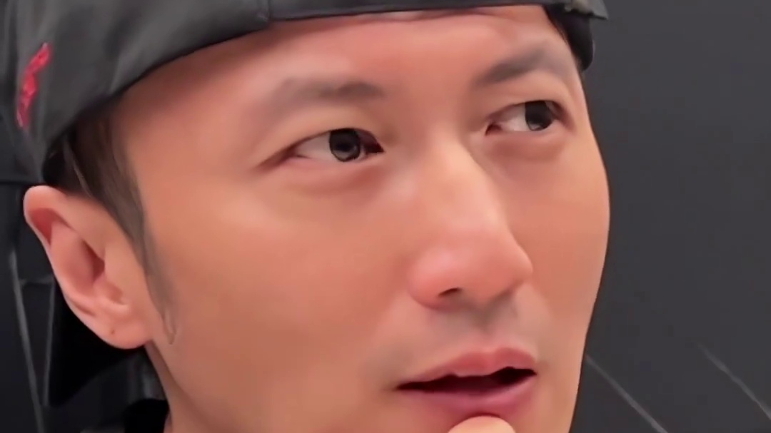 才发现原来谢霆锋也是养成系来的 #谢霆锋晒小学成绩表  #谢霆锋出道30周年纪录片  #谢霆锋说人生