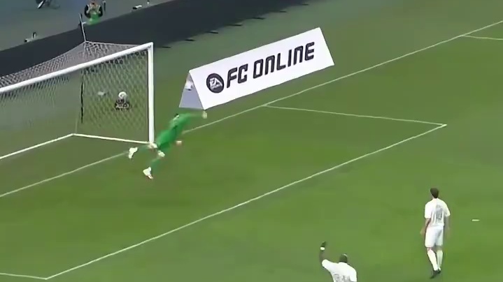 卡西神勇扑出43岁卡卡射门