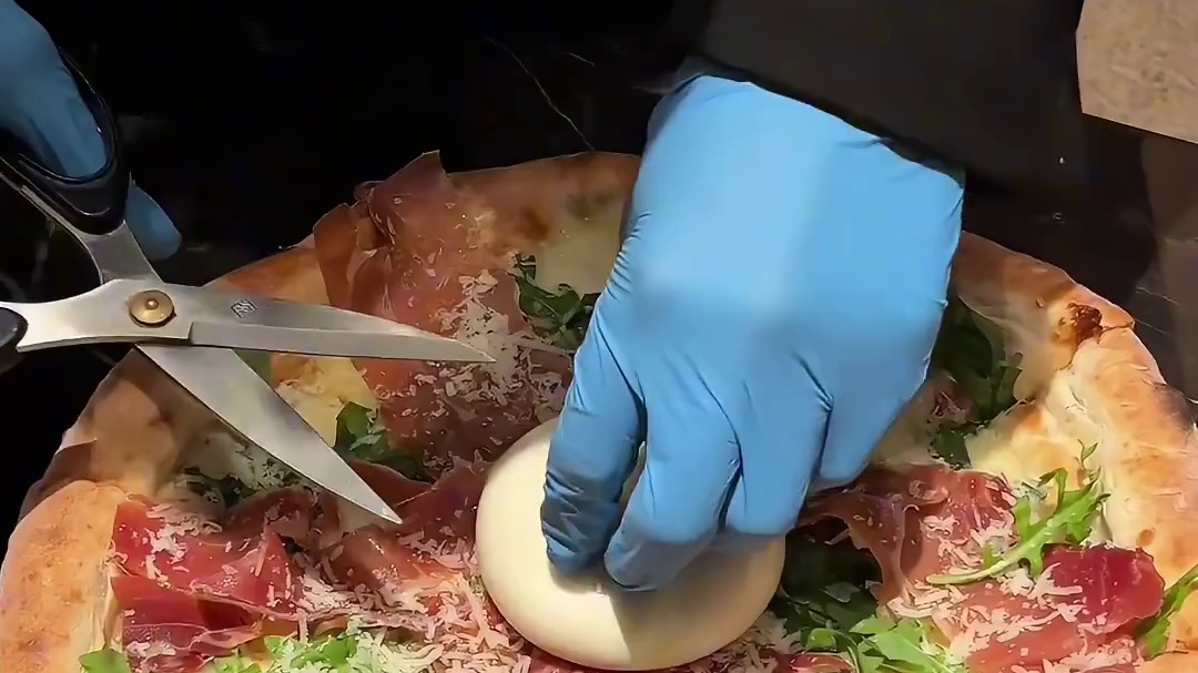 来杭州见世面了…！！奶包子披萨果然名不虚传！