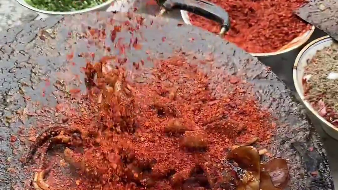 来南京 吃香辣大鱿鱼 吃锅巴饭 吃流心蛋炒饭 吃火锅！