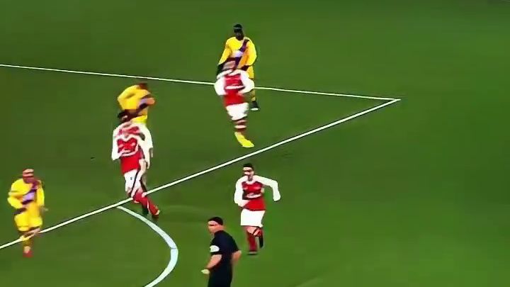 阿森纳后场断球发动反击，吉鲁蝎子摆尾一击定乾坤！#..#足球