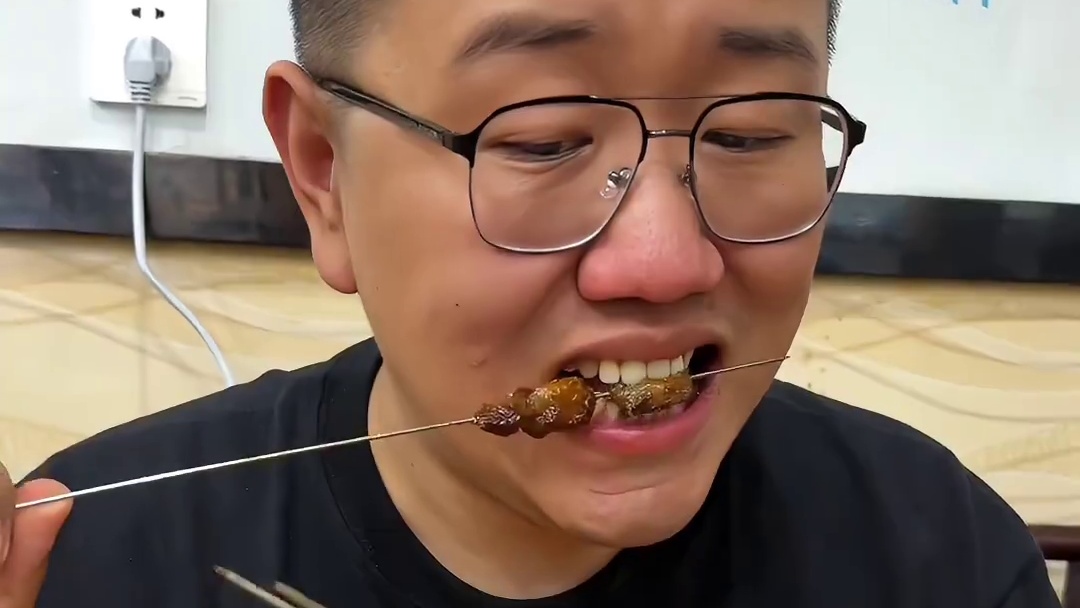 号称回民街哈登的烤肉，尝尝味道怎么样？