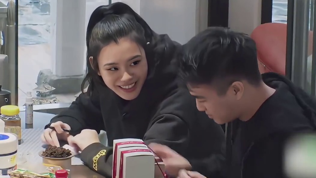 何猷君：我老婆不会写我的名字 还嫌我的字丑