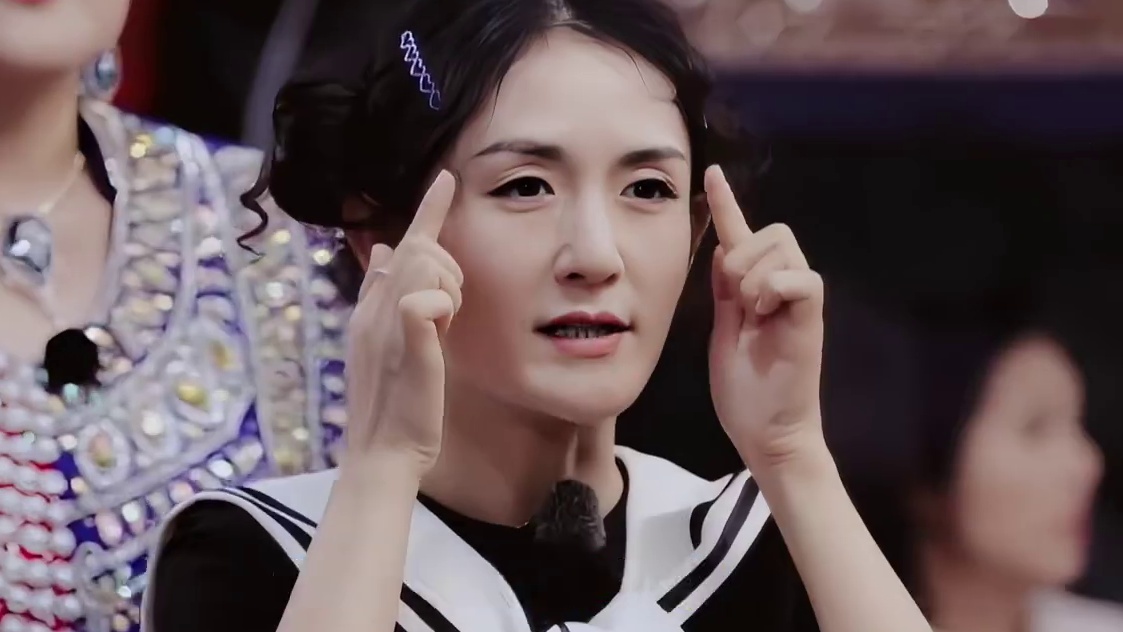 女明星花钱打脸，谢娜直接被打哭