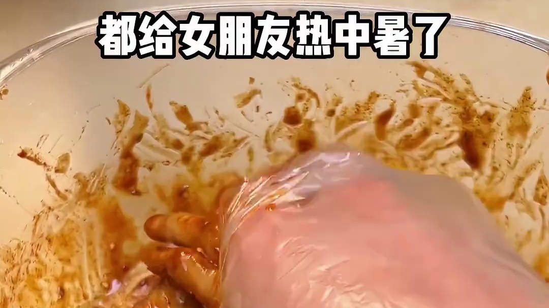 女朋友没胃口，还好哥会做凉面哈哈