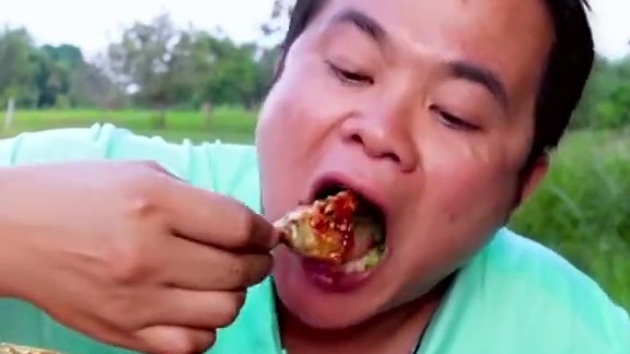 爆黄的腌母蟹鲜辣剁椒酱️ #泰国大叔#泰国美食#种草激励计划 #内容启发搜索#全民任务