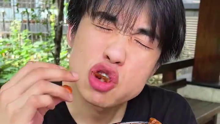 香香辣辣的，嚼劲十足 #辣味零食 #无辣不欢