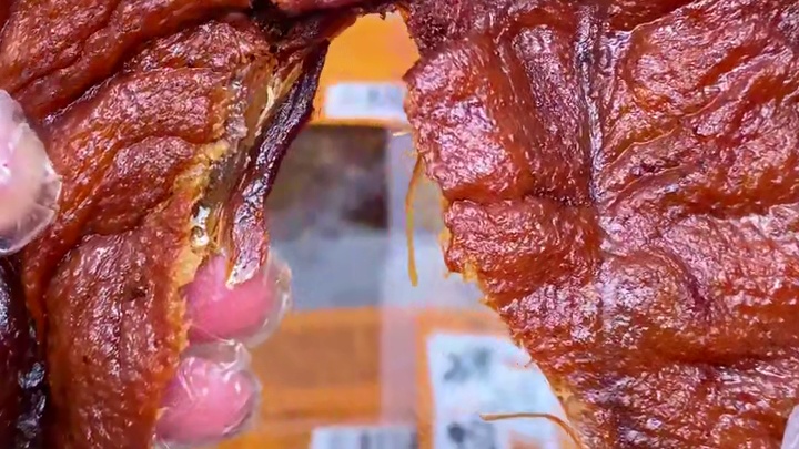 皮弹肉紧，香辣可口，特别入味的碎碎鸭，真的超超超好吃！#好吃到停不下来 #吃货必备 #碎碎鸭