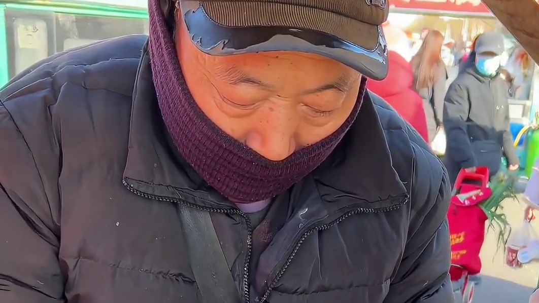 2块钱一份的济宁大集托板豆腐，嫩嫩香香好好吃啊~