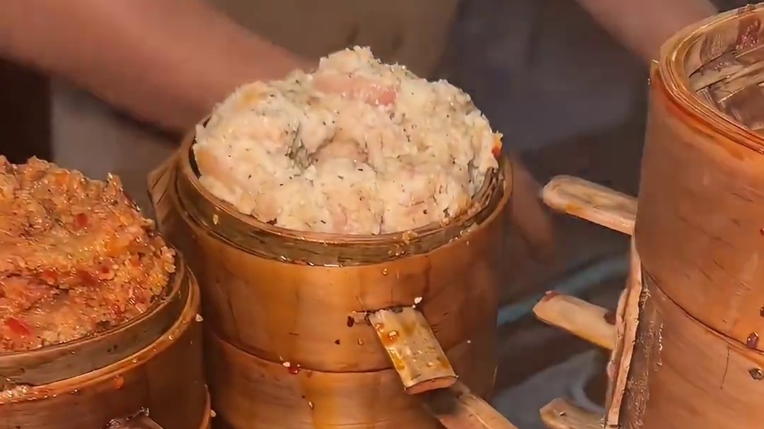 武汉街头的万州格格，软糯入味巨好吃！