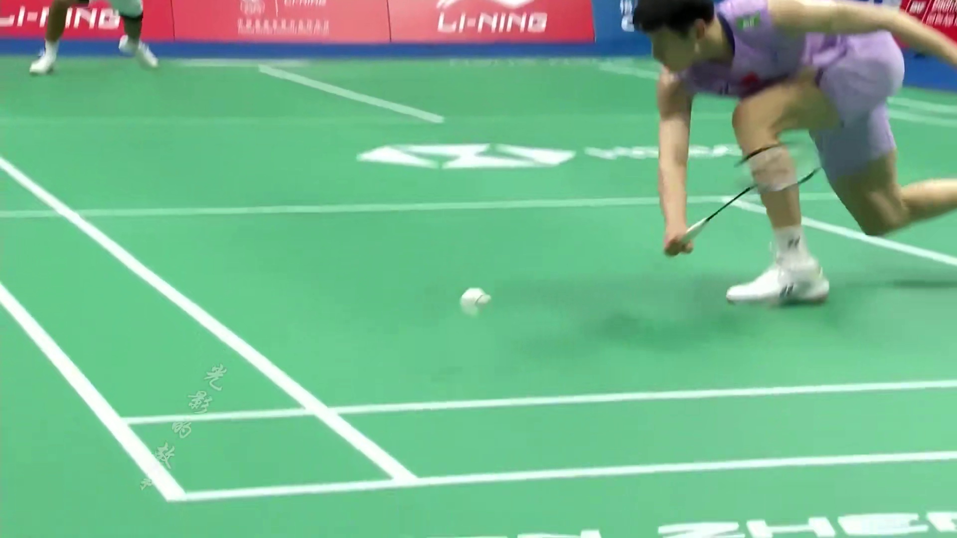 打出9分惨案！李诗沣到位拉吊将法汉调动破防！ 法汉在第一局，战术还是一如既往的抢网前，拼网前，结合抢