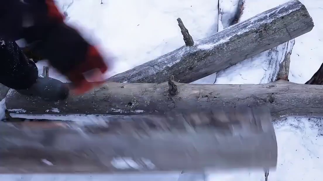 伊利正背着行囊翻山越岭着(1)