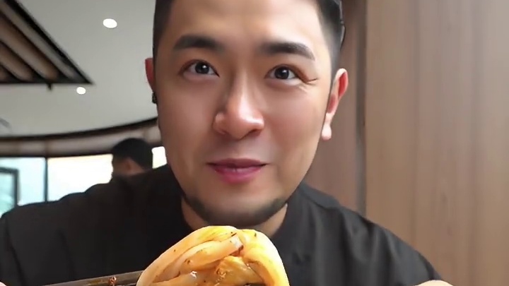 陕西巨头空降杭州❗️凉皮汉堡肉夹馍全测评 通勤2个多小时+排队1个多小时终于吃上了心心念念的魏家凉皮