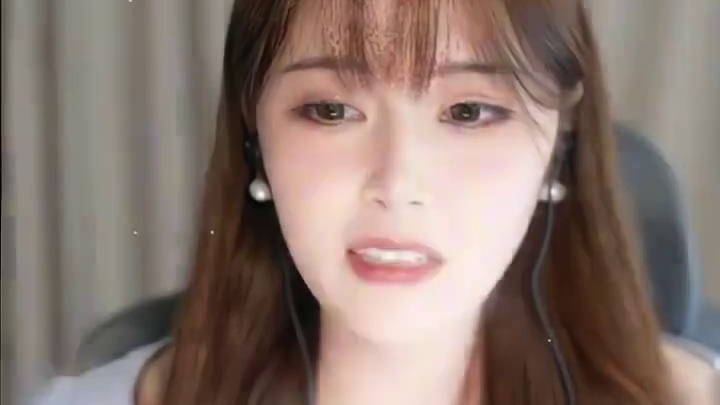 大家好我是人美声甜的酥酥 