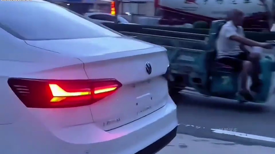 你知道驻车灯怎么打开吗#驻车灯 #每天一个用车知识