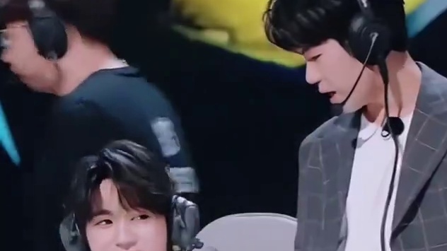 花海“神”预判，宋亚轩有备而来 #战至巅峰 #战至巅峰4 #花海 #宋亚轩 #宋亚轩没关系还练了新英