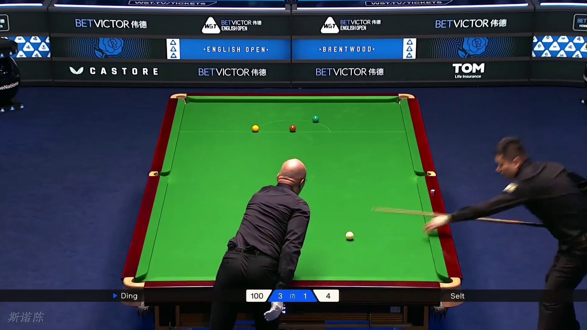 英格兰公开赛！丁俊晖顺利晋级16强，破百之后不忘秀杆法 #斯诺克 #丁俊晖 #2025斯诺克英格兰公