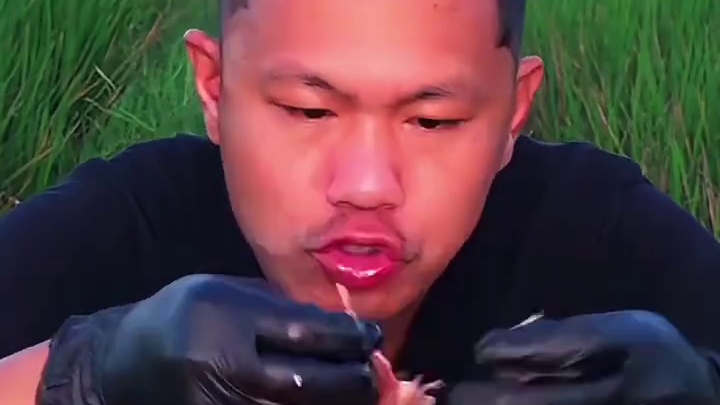 泰式甜辣酱️脆皮大烤鸭 #美食 #泰国美食 #户外美食 #内容启发搜索