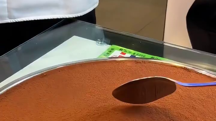 28块钱一勺的提拉米苏，你一勺下去能挖多少？