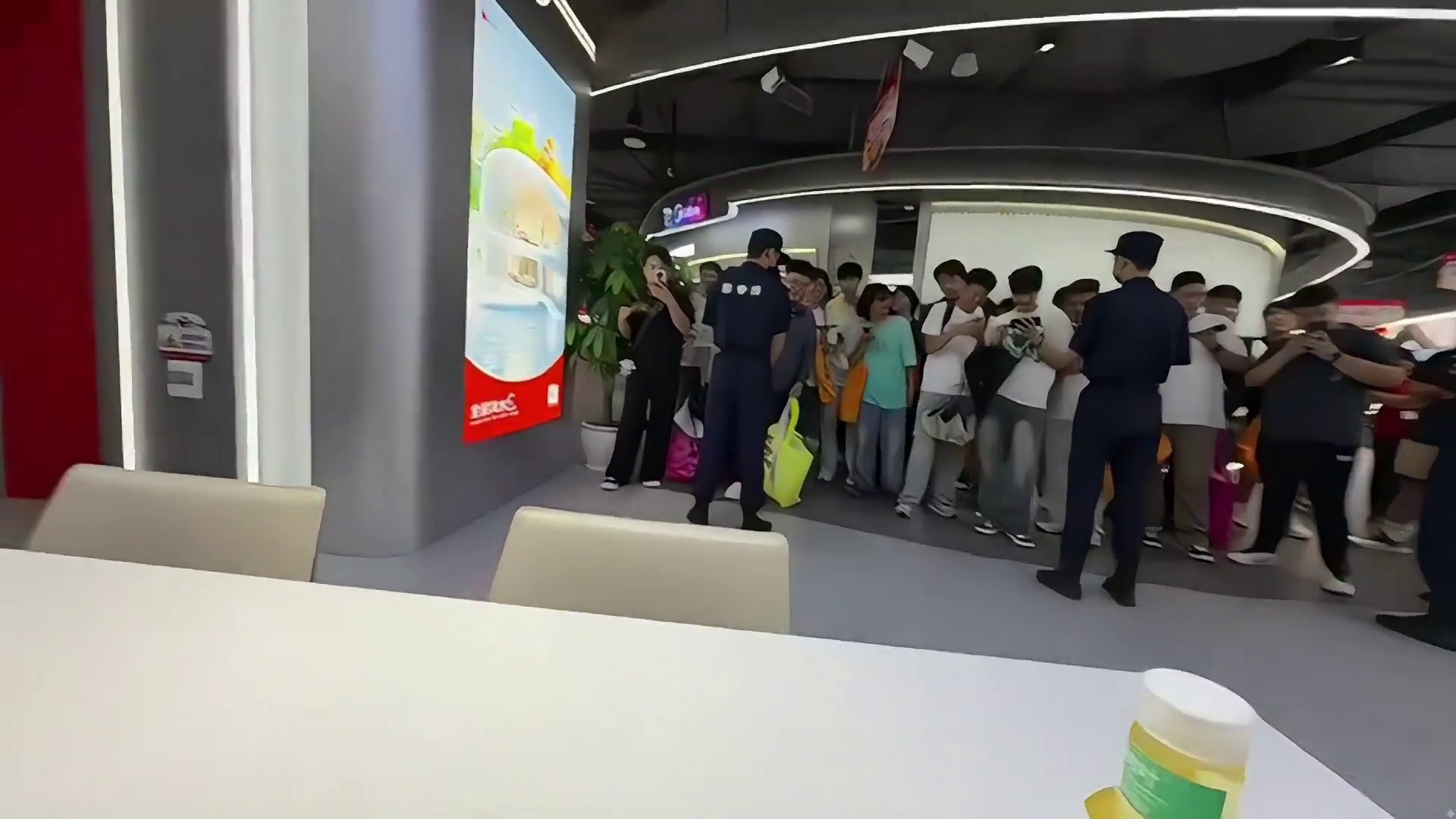 杨齐家线下送50个价值3000的金图纸，让我们来看看长啥样