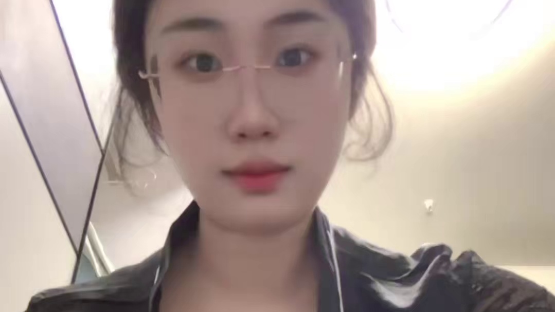 兰子啊 你觉得鼠标和键盘会自己跑到哥的手里来么