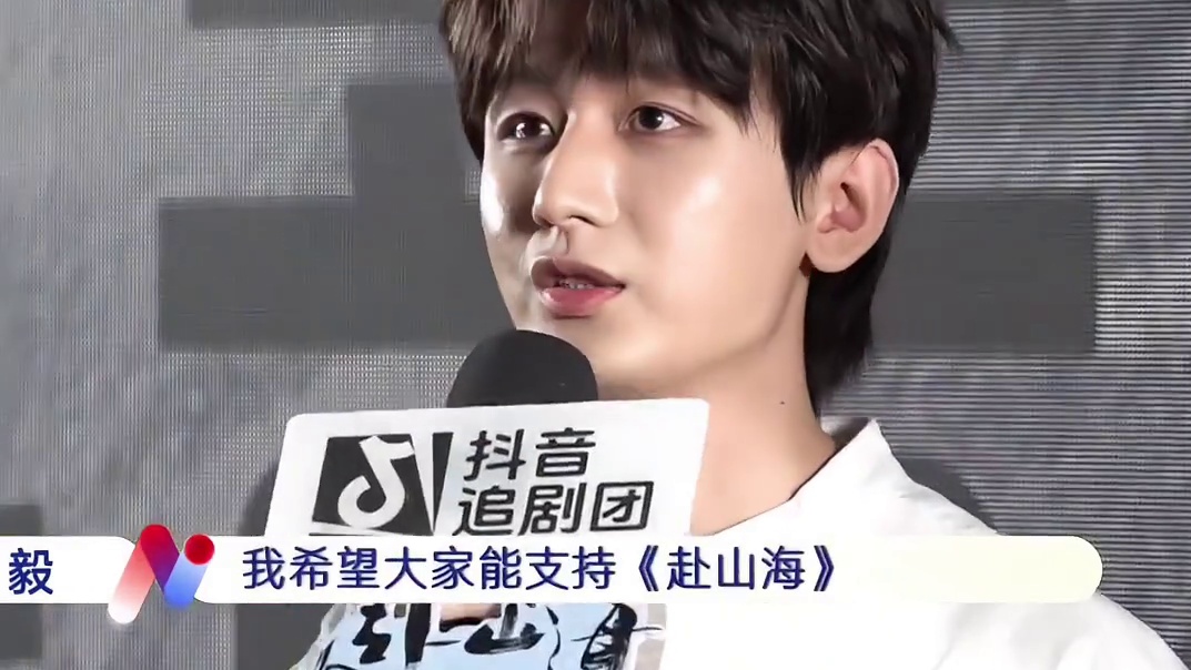 从#青云志  到#赴山海 ，#成毅  回看这十年，坦言时间过得好快，一切仿佛就发生在昨天。他还提到了