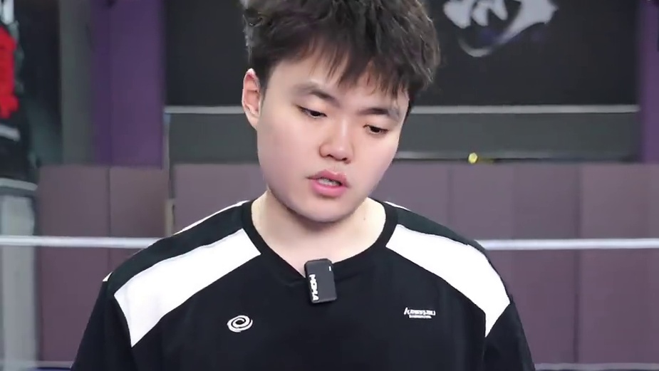 球拍测评：最新款头顶带一点绿的天斧99pro 二代 #羽毛球 #羽毛球拍 #天斧99pro二代 #测