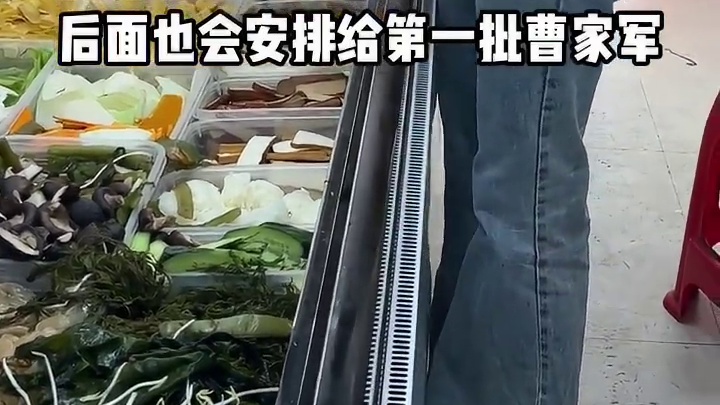 艾特所有人，来领苹果17了！！！#曹氏#曹氏鸭脖 #宠粉